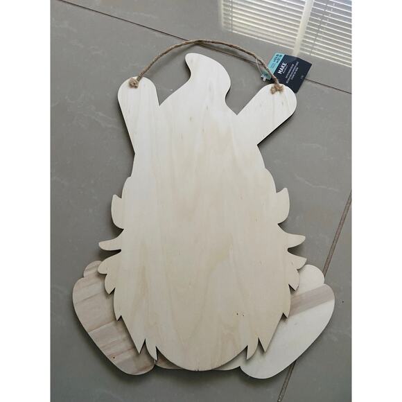 Hanging wooden Easter gnome - Picture 2 of 2